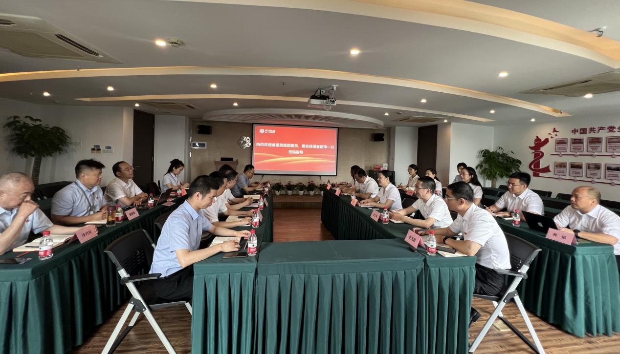 省國(guó)貿(mào)集團(tuán)黨委委員、副總經(jīng)理金朝萍來(lái)英特生物宣講主題教育專題黨課